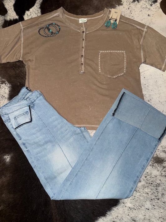 The Easy Dayz Short Sleeve Top